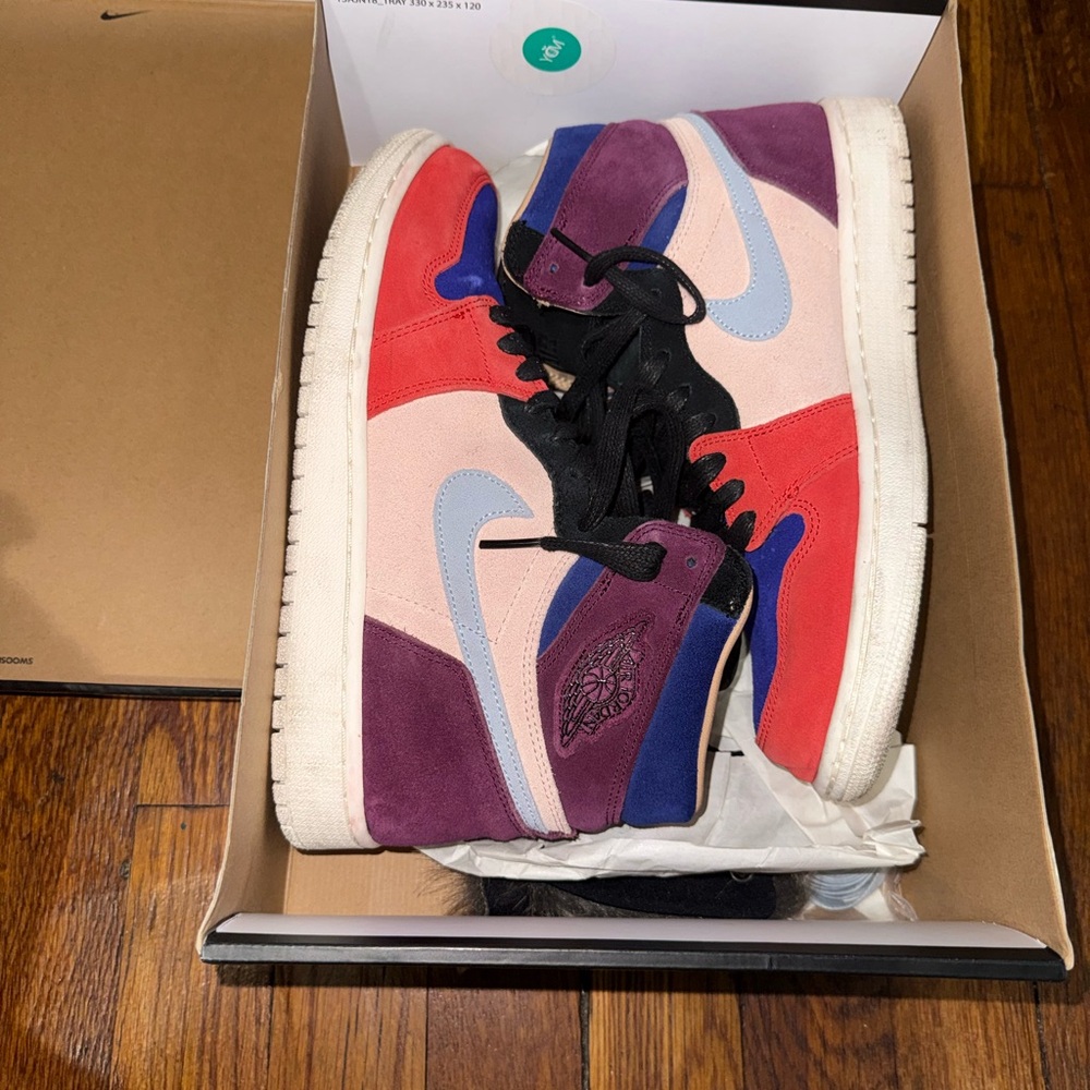 2018 Aleali May × Jordan 1 Retro High
"Court Lux" Women’s Sneakers